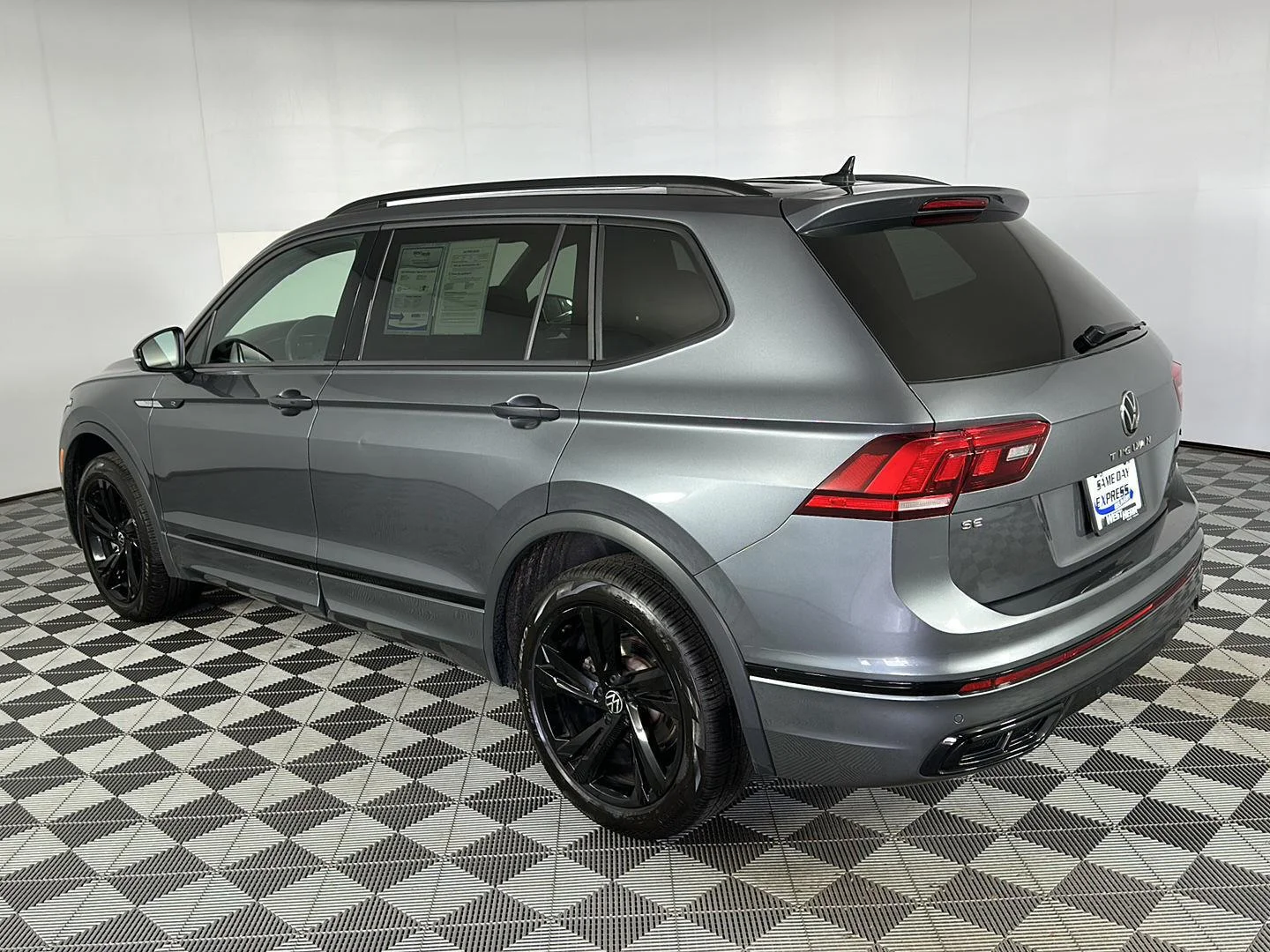 Used 2024 Platinum Gray Metallic Volkswagen SE R-Line Black image 4