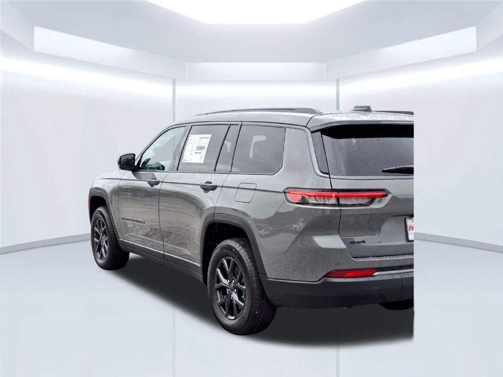 New 2027 Gray Jeep Laredo Altitude image 41