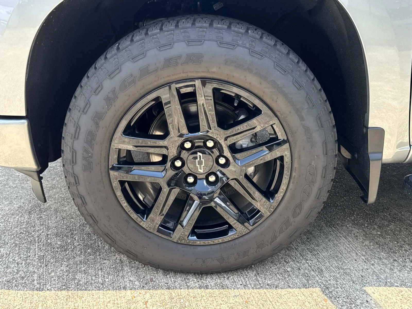 Used 2024 STERLING GRAY MET Chevrolet Custom image 4