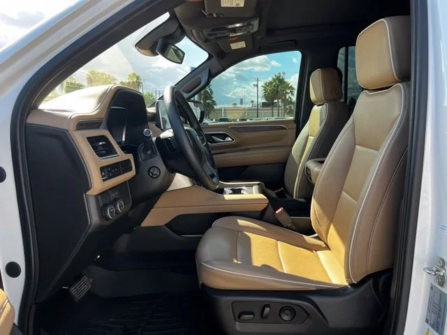Used 2023 IRIDESCENT PEARL TRICOAT Chevrolet Premier image 11