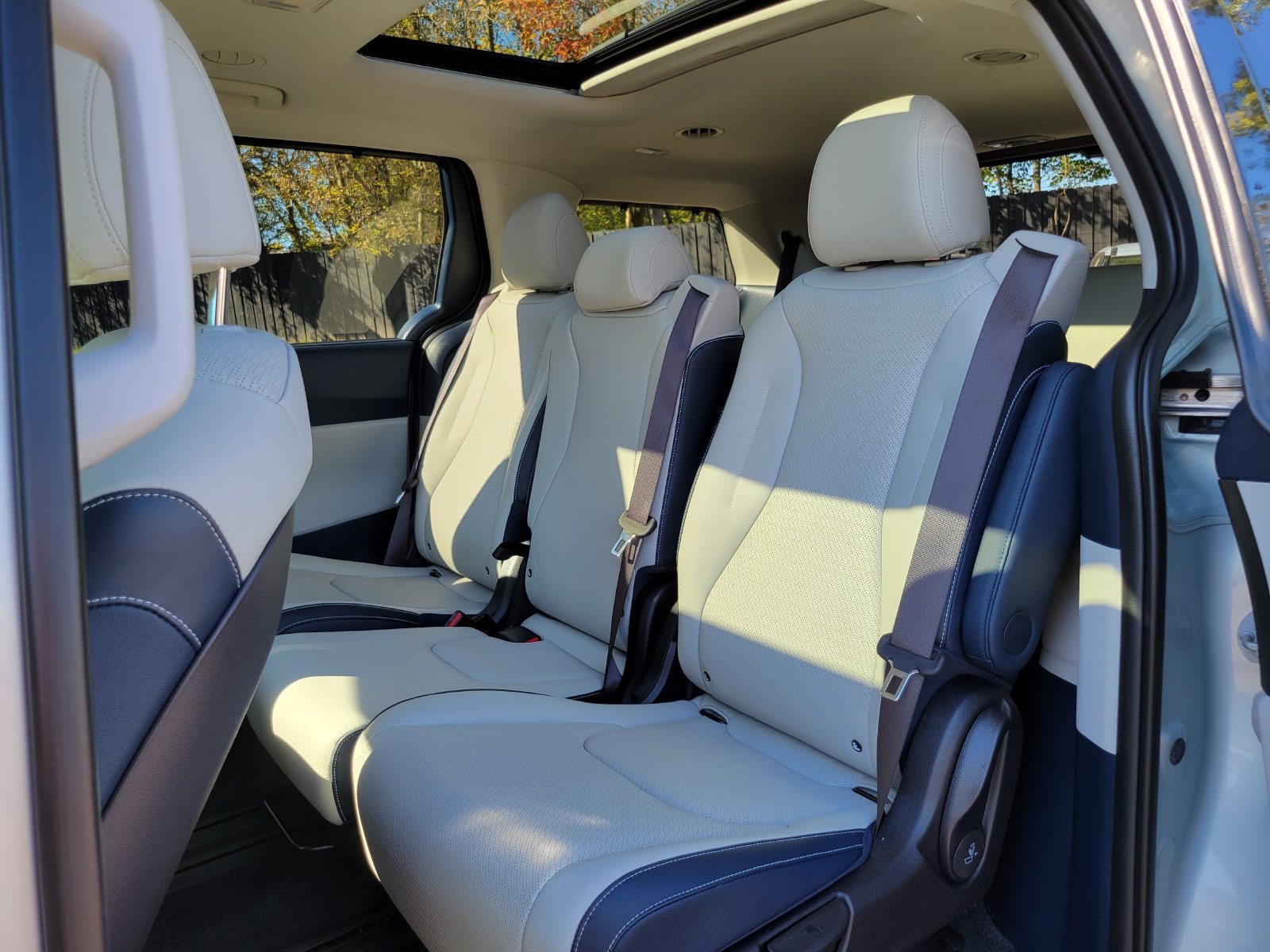 Certified Used 2025 White Kia SX Prestige image 26