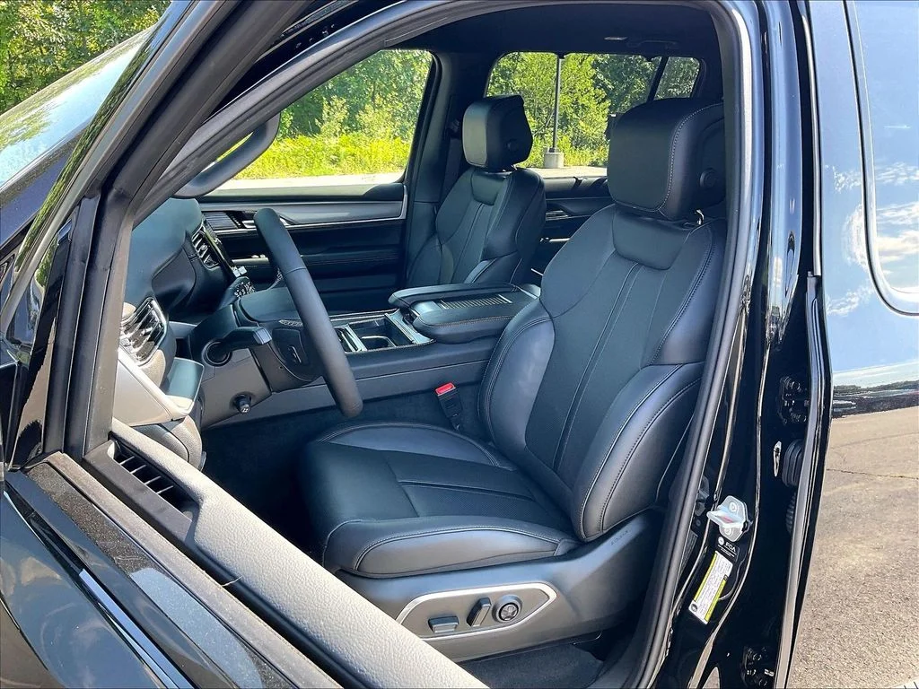 New 2026 High Gloss Black Jeep Limited Altitude image 11