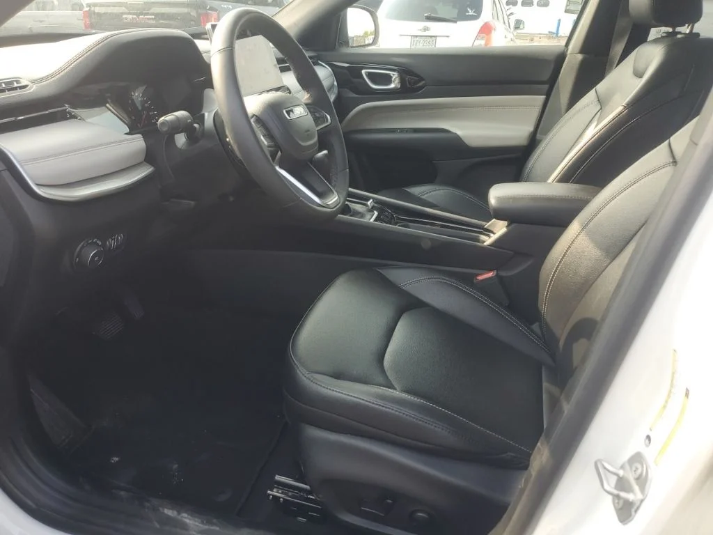 Used 2025 White Jeep Limited image 13