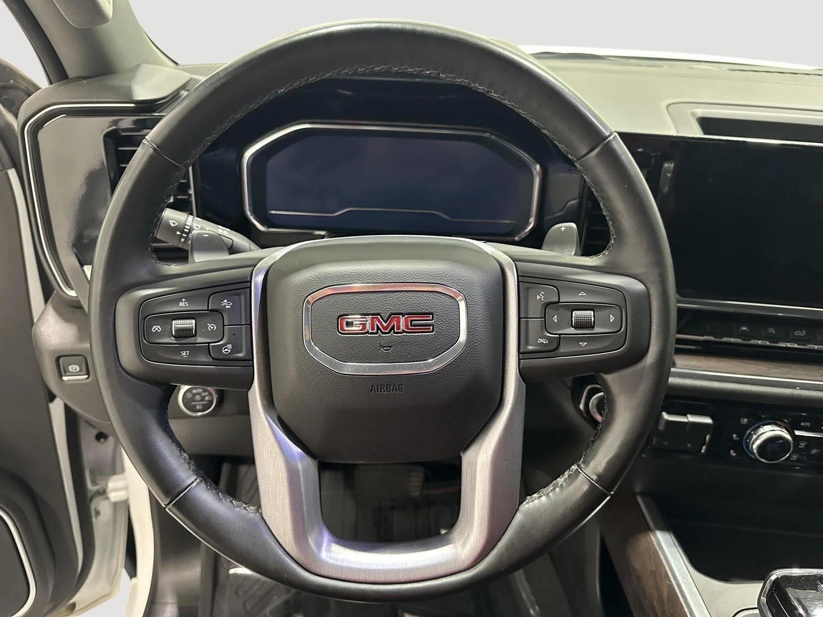 Used 2025 Summit White GMC SLT image 9