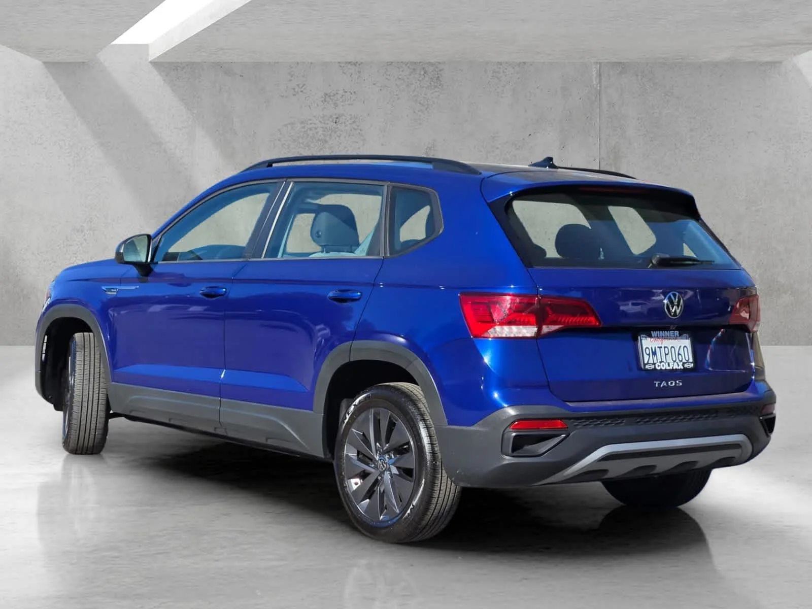 Used 2024  Volkswagen S image 5