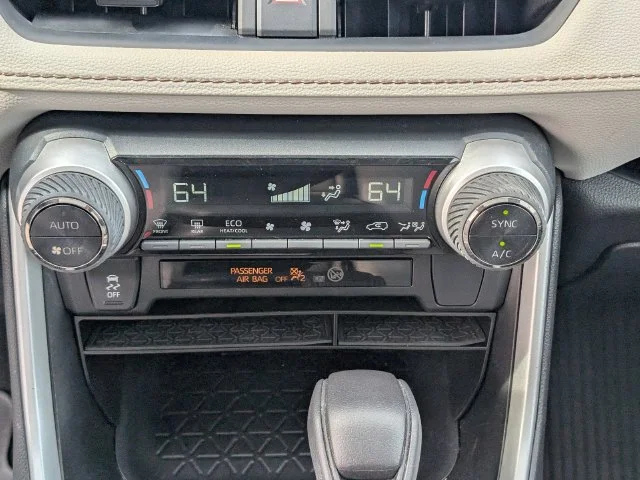 Used 2022 White Toyota XLE image 20