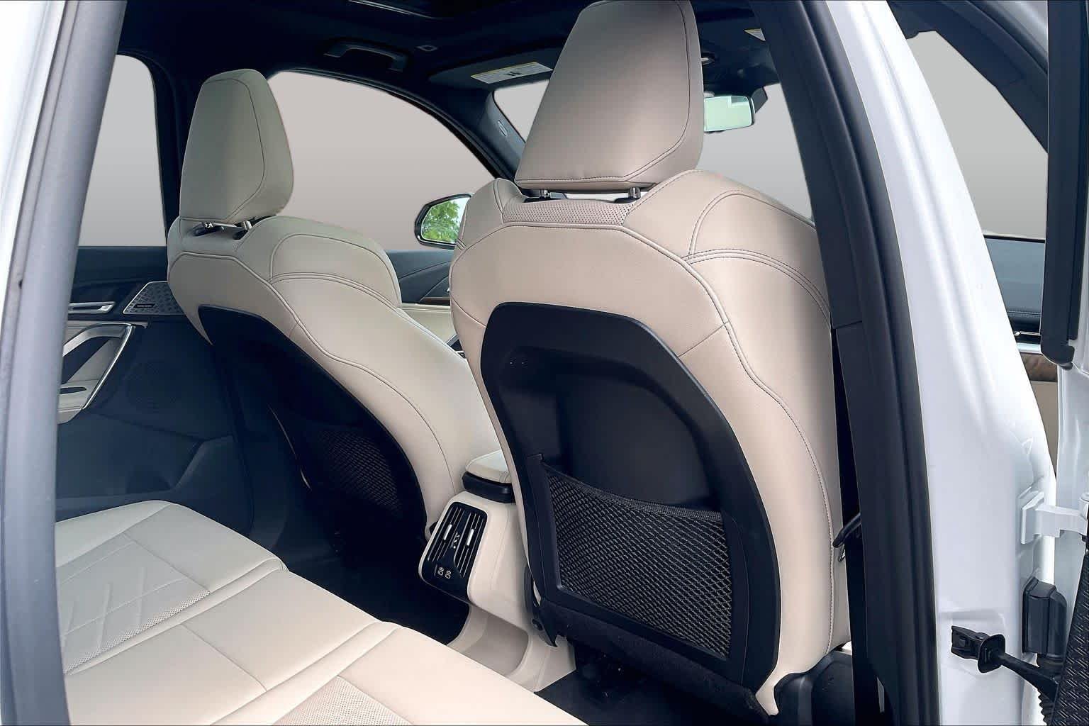 Used 2023 Mineral White Metallic BMW xDrive28i image 20