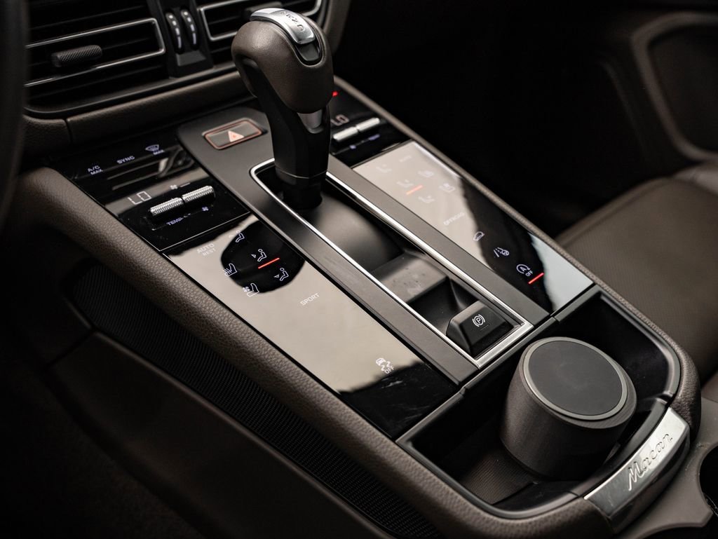 Used 2024 Dolomite Silver Metallic Porsche  image 33
