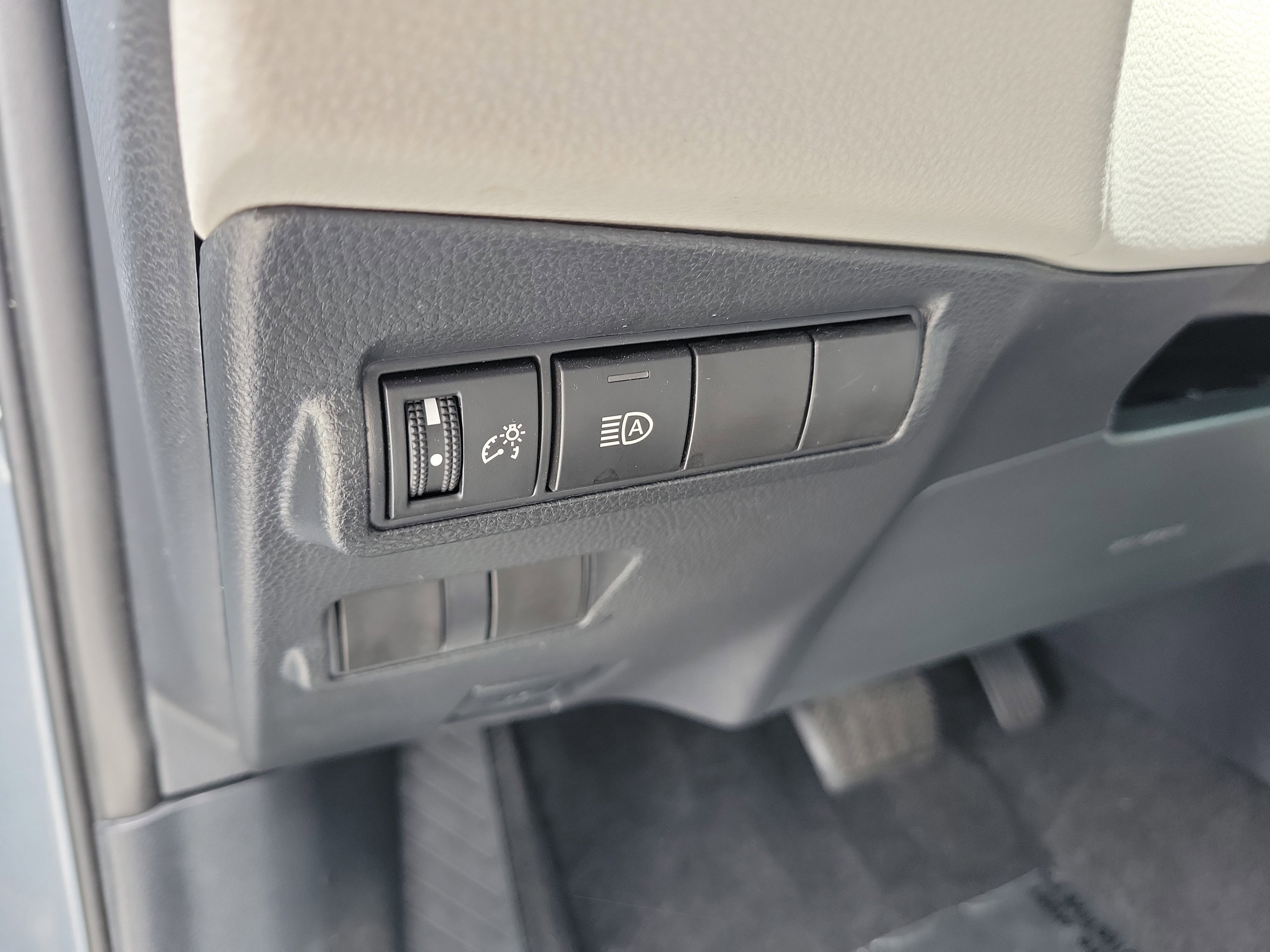 Used 2024 Celestite Toyota L image 24