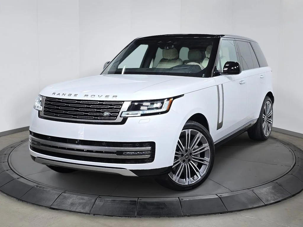 Used 2025  Land Rover SE image 1