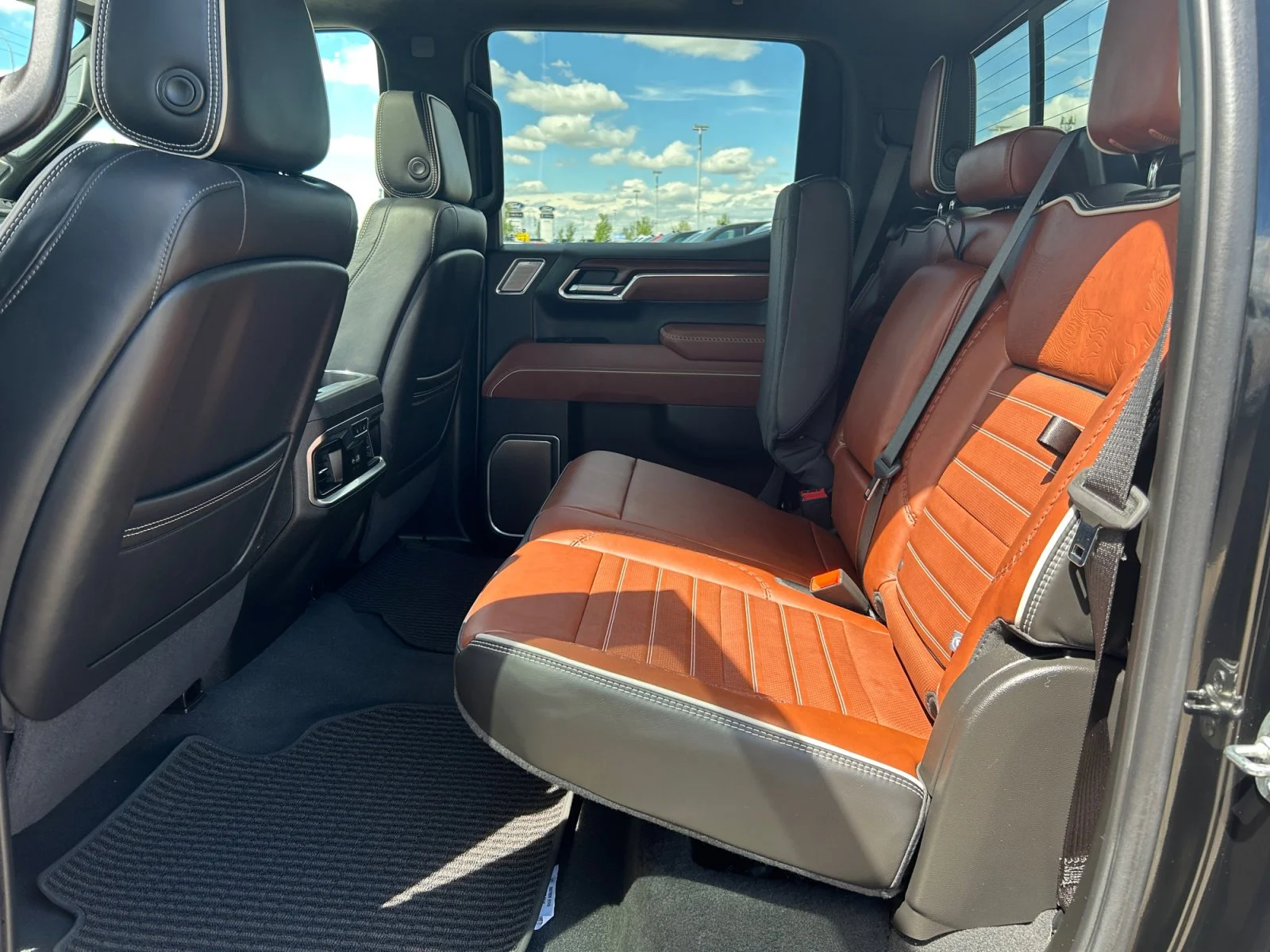 Used 2025 Black GMC Denali Ultimate Crew Cab image 19