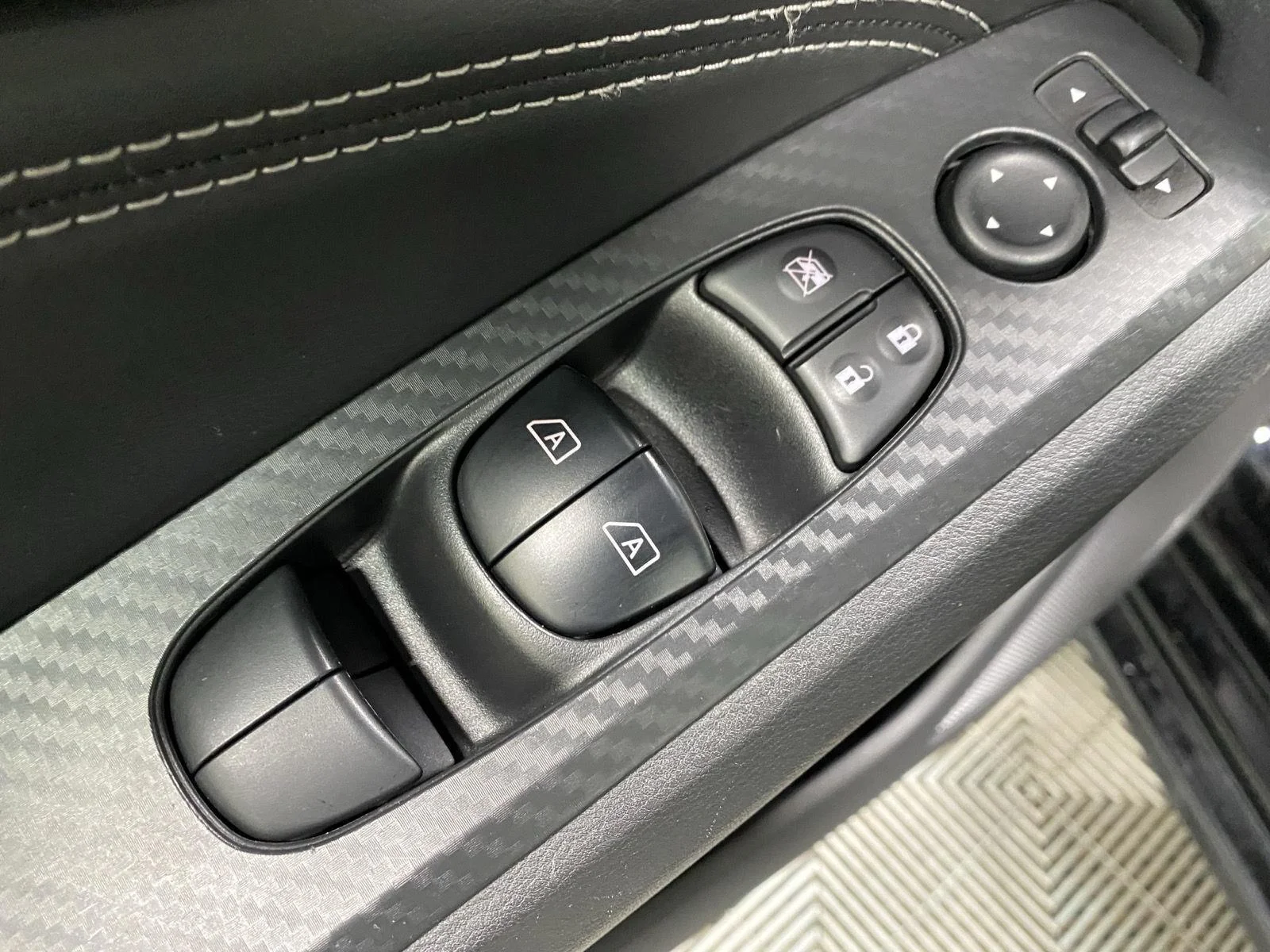 Used 2019 Super Black Nissan 2.5 SL image 17