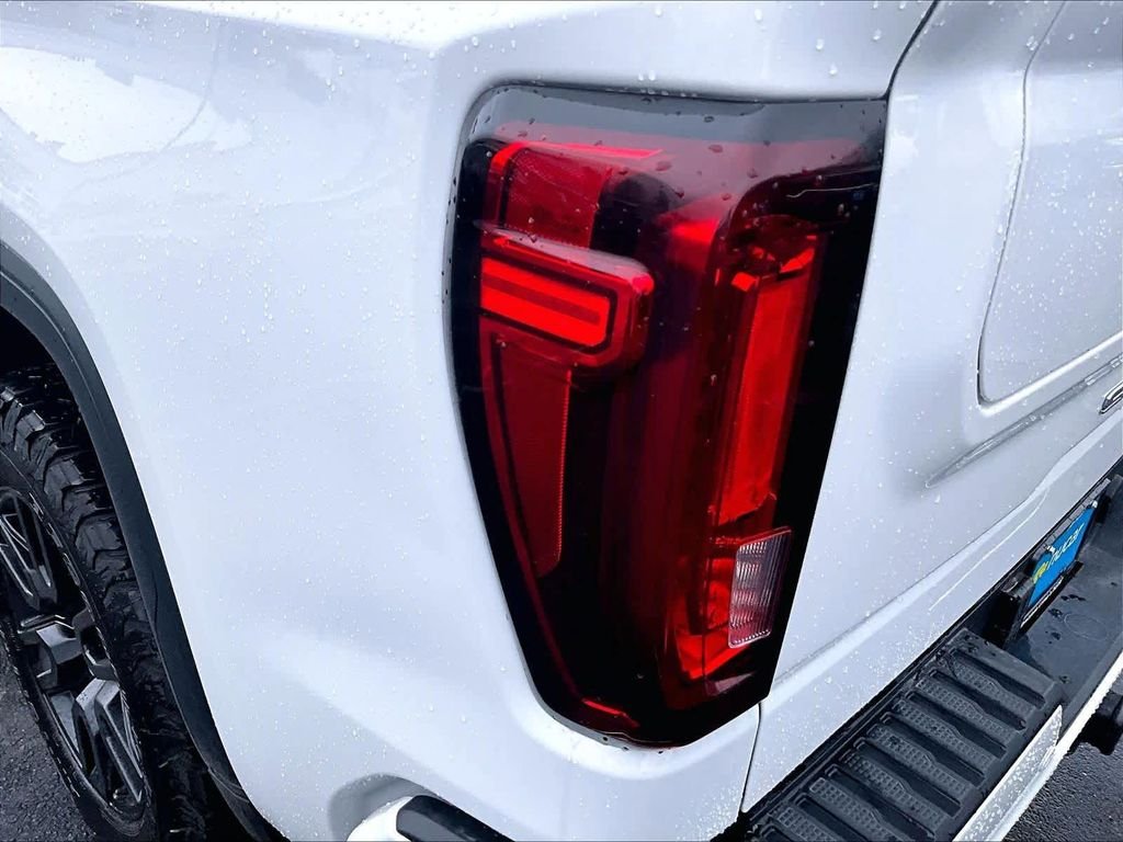 Used 2024 White GMC AT4 image 61