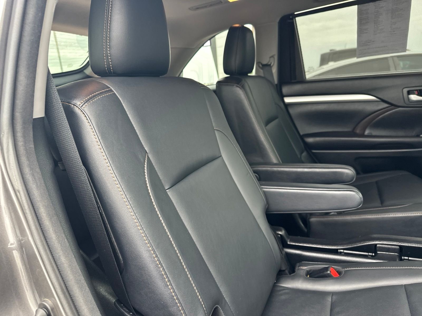 Used 2017  Toyota XLE image 36
