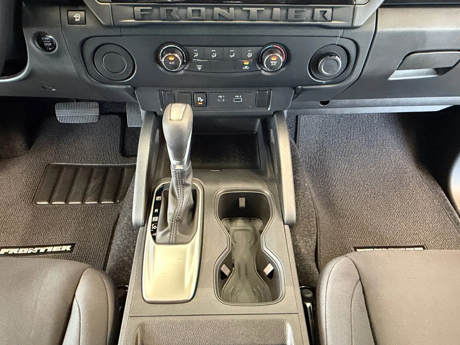 New 2026 Glacier White Nissan S image 24