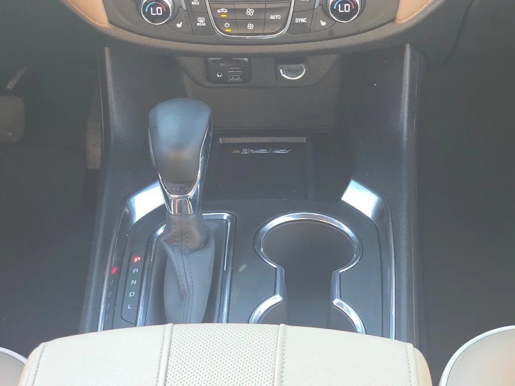 Used 2023 Iridescent Pearl Tricoat Chevrolet Premier image 25
