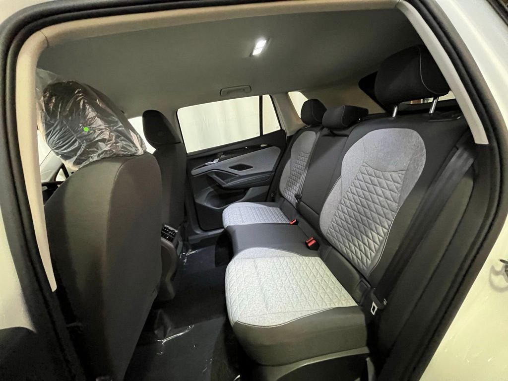 New 2026 White/off-white Volkswagen 2.0T SE image 23