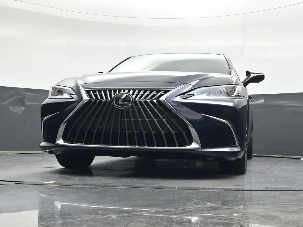 Used 2023  Lexus 350 image 42
