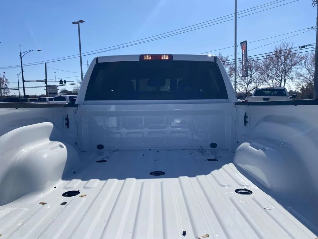 New 2026 Bright White Clear-Coat Exterior Paint RAM Tradesman image 9