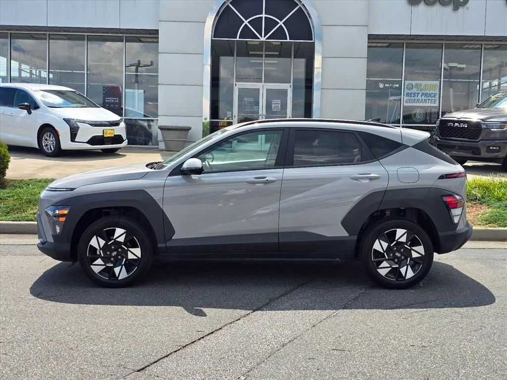 Used 2025 Gray Hyundai SEL image 23