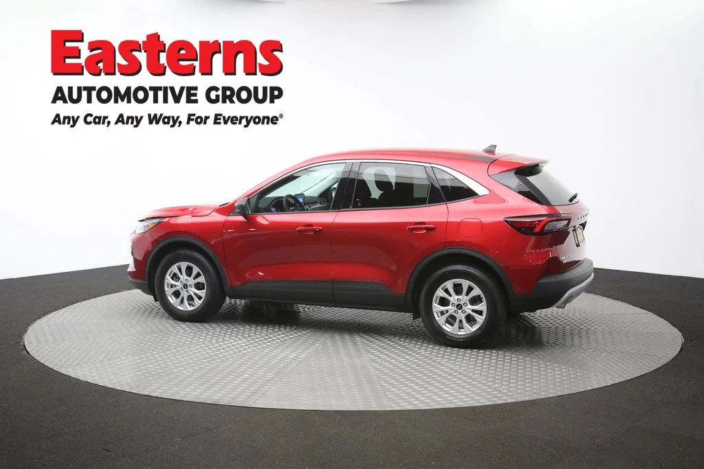 Used 2023 Red Ford Active image 62