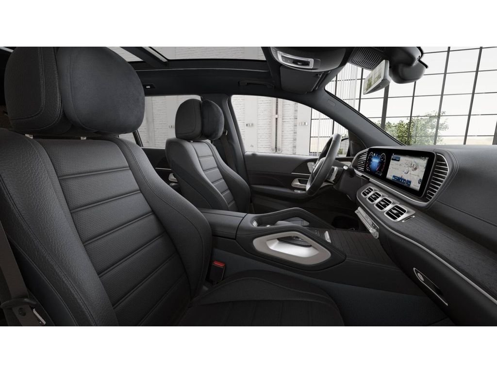 New 2026 MANUFAKTUR Moonlight White Metallic Mercedes-Benz GLS 450 image 4