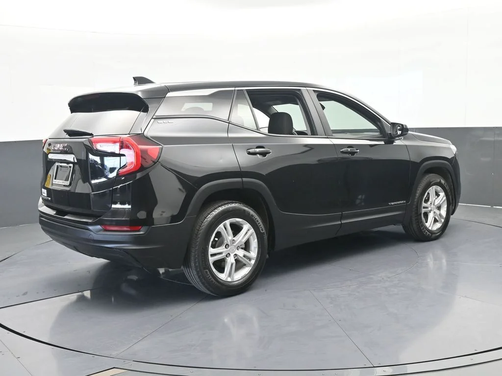 Used 2023 Ebony Twilight Metallic GMC SLE image 5