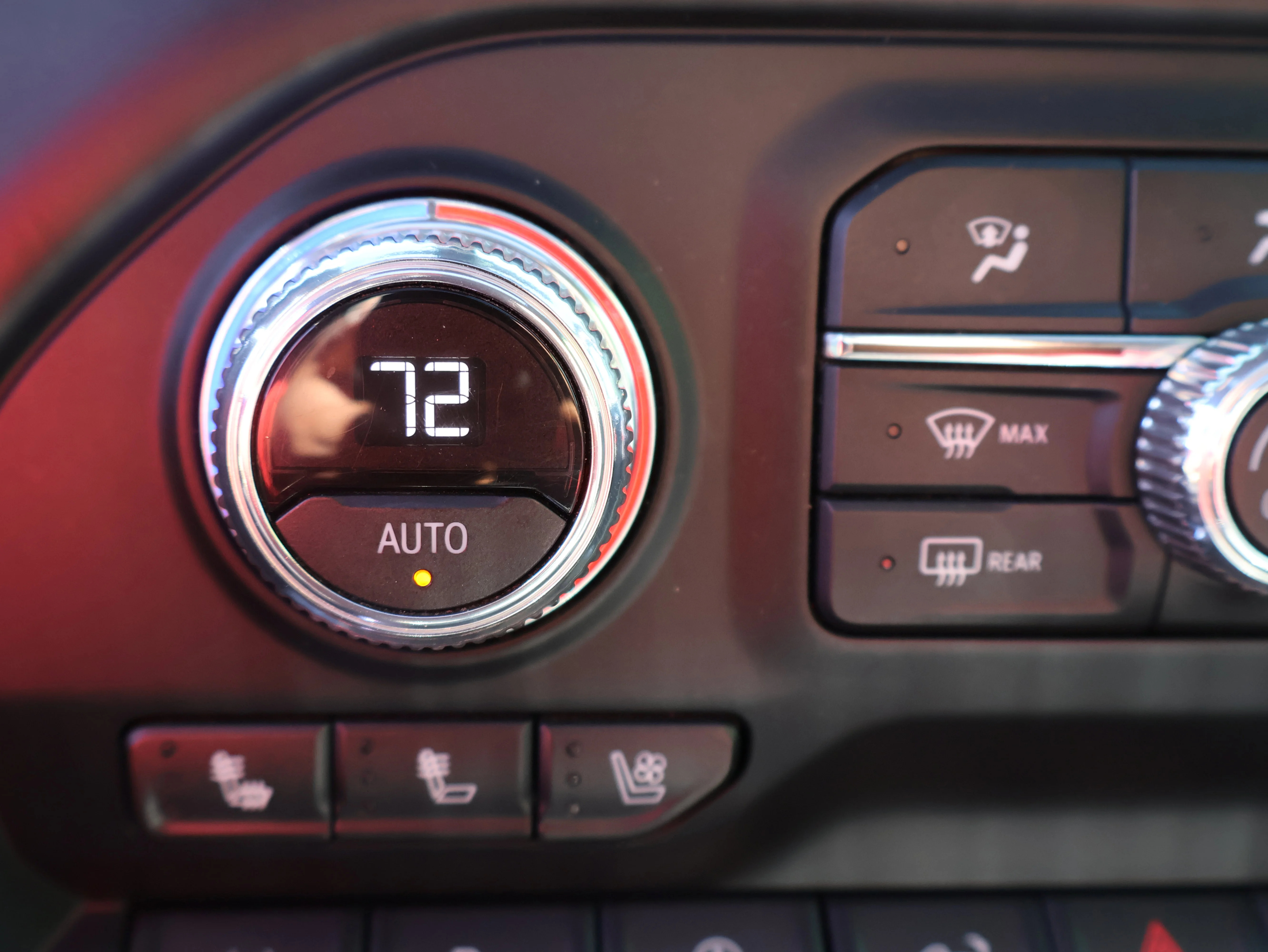 Used 2019 White Frost Tricoat GMC Denali image 30