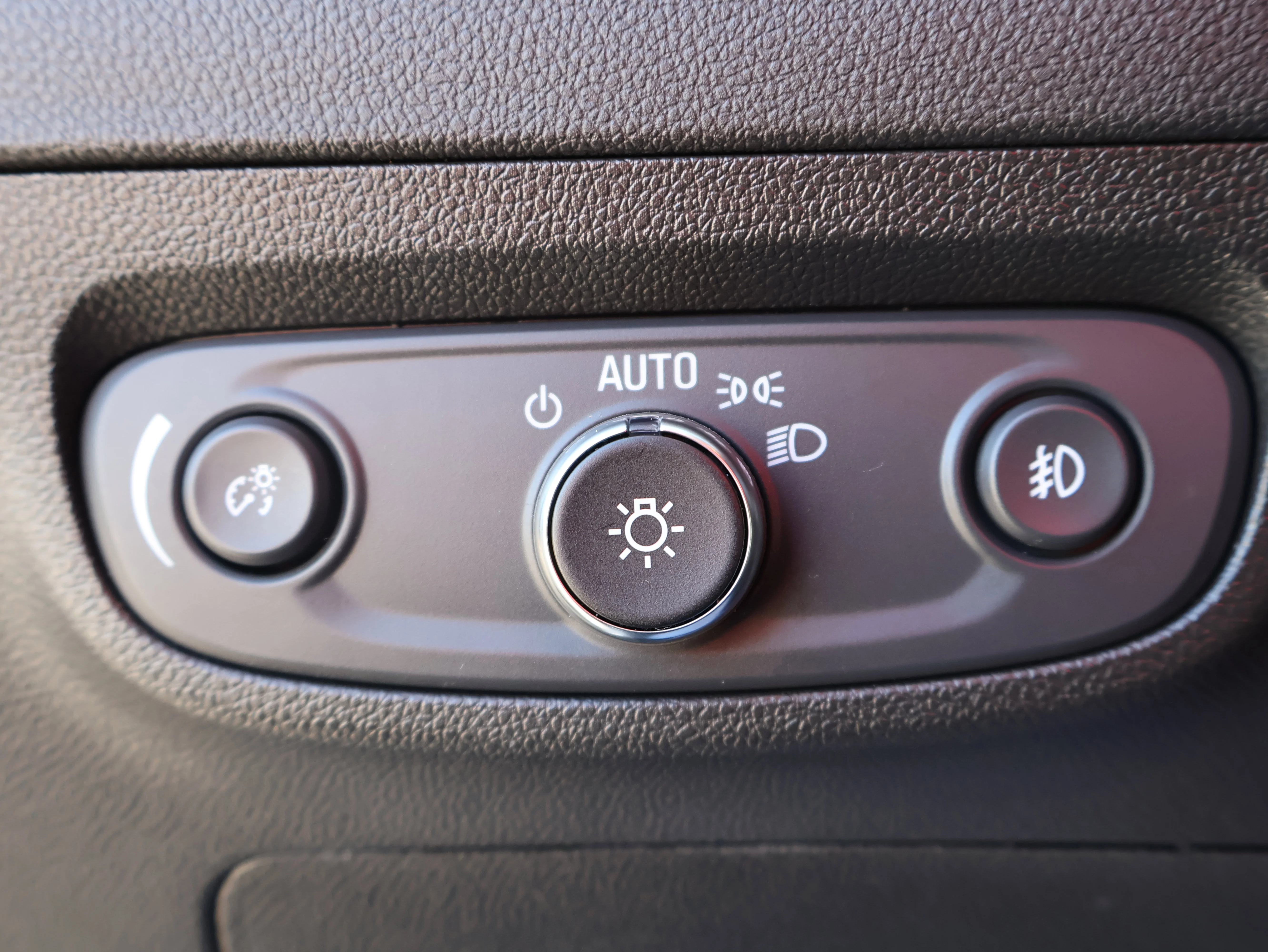 Used 2023 White Frost Tricoat Buick Essence image 38
