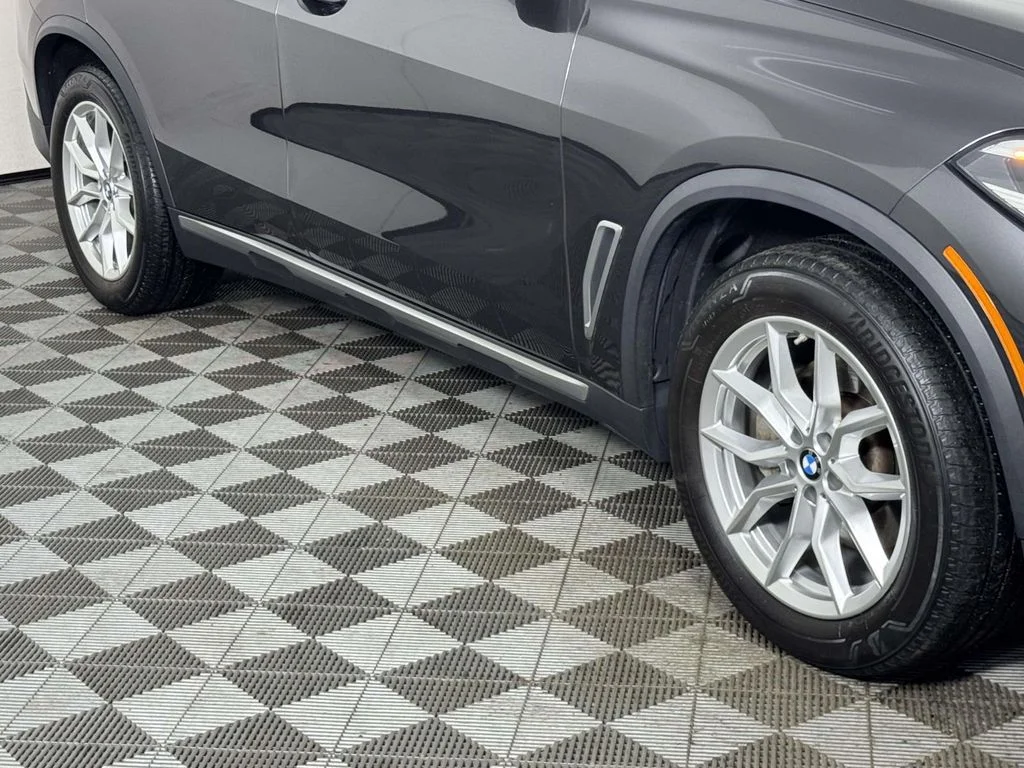 Certified Used 2022 Gray BMW xDrive40i image 12