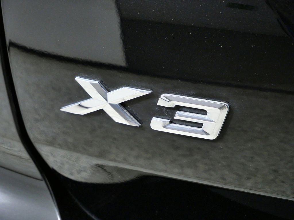 Used 2022 Black BMW xDrive30i image 14