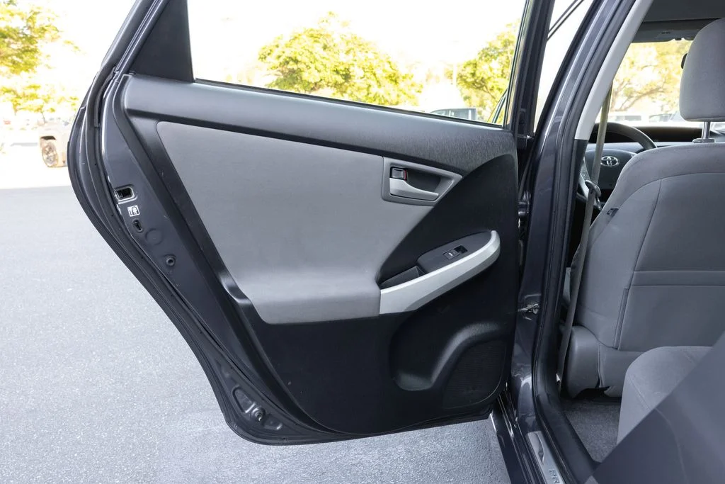 Used 2012 Winter Gray Metallic Toyota Base image 27