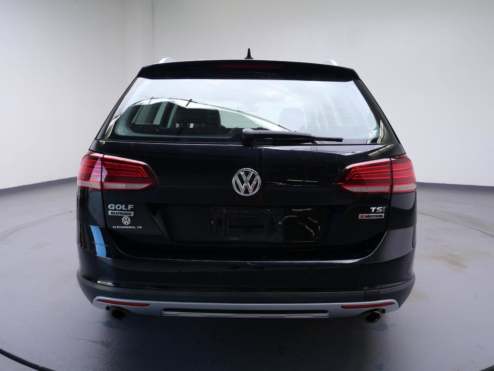 Used 2018  Volkswagen S image 6
