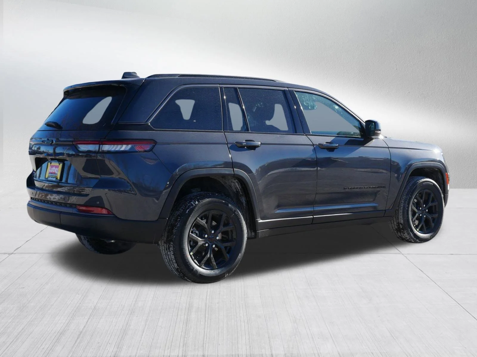 New 2026 Baltic Gray Metallic Clear-Coat Exterior Paint Jeep Laredo Altitude image 7
