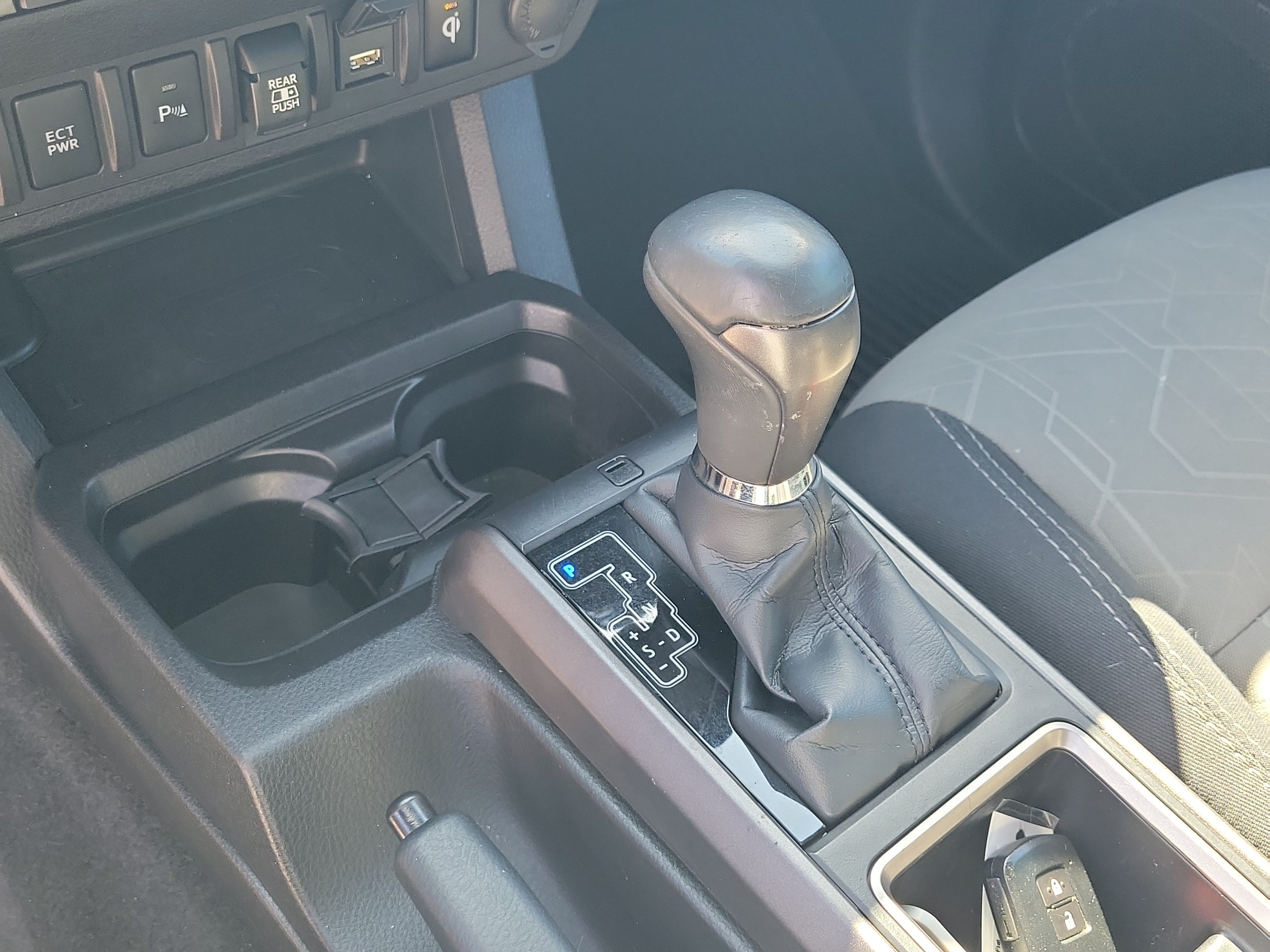 Used 2022 White Toyota SR image 27