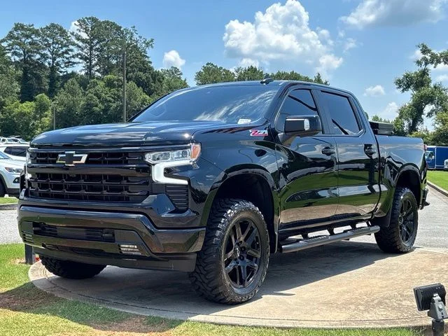 Used 2025 Black Chevrolet RST image 3