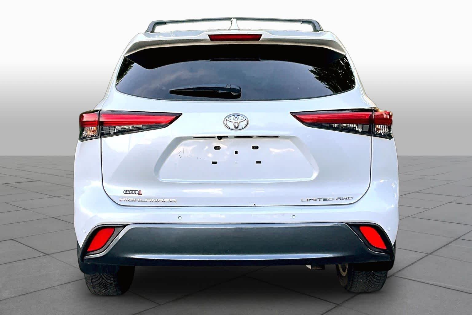 Used 2023 Wind Chill Pearl Toyota Limited image 5