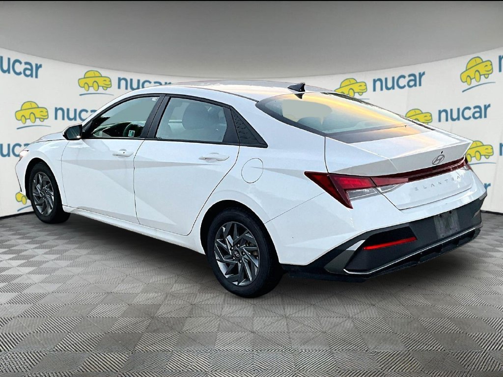 Used 2024 White Hyundai SEL image 5