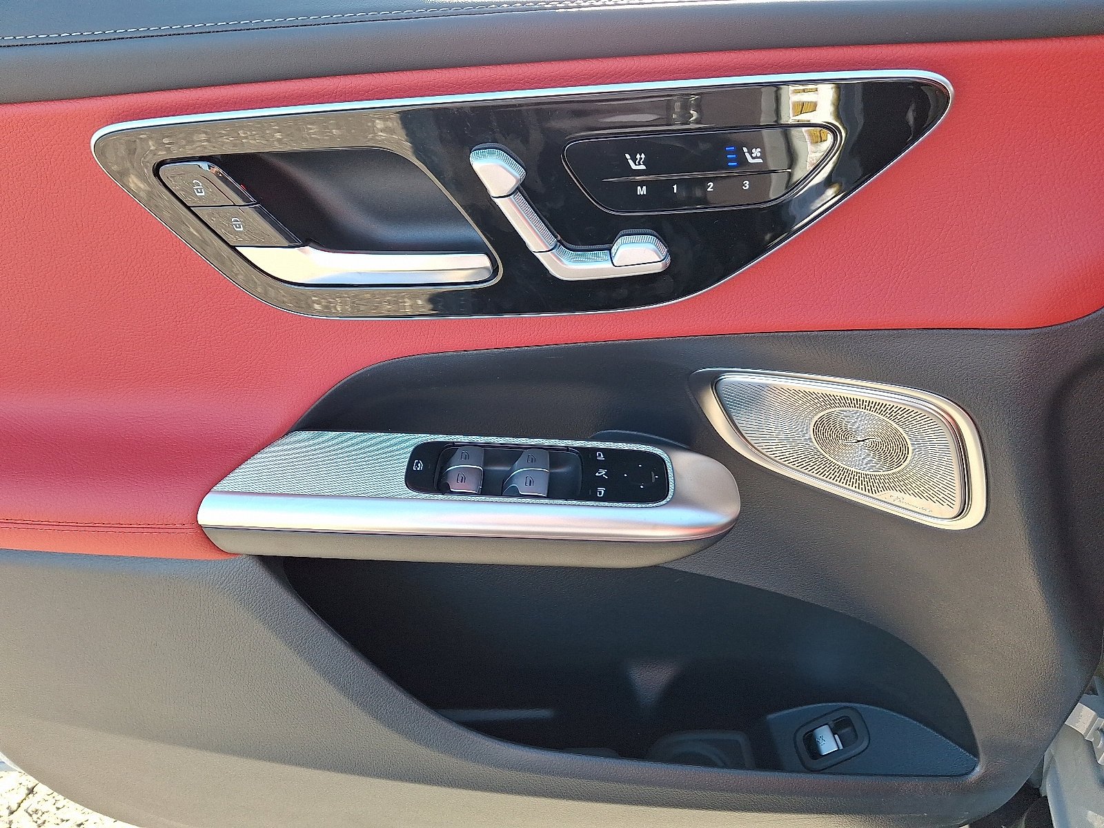 New 2027 MANUFAKTUR Alpine Grey Mercedes-Benz GLC 300 image 7