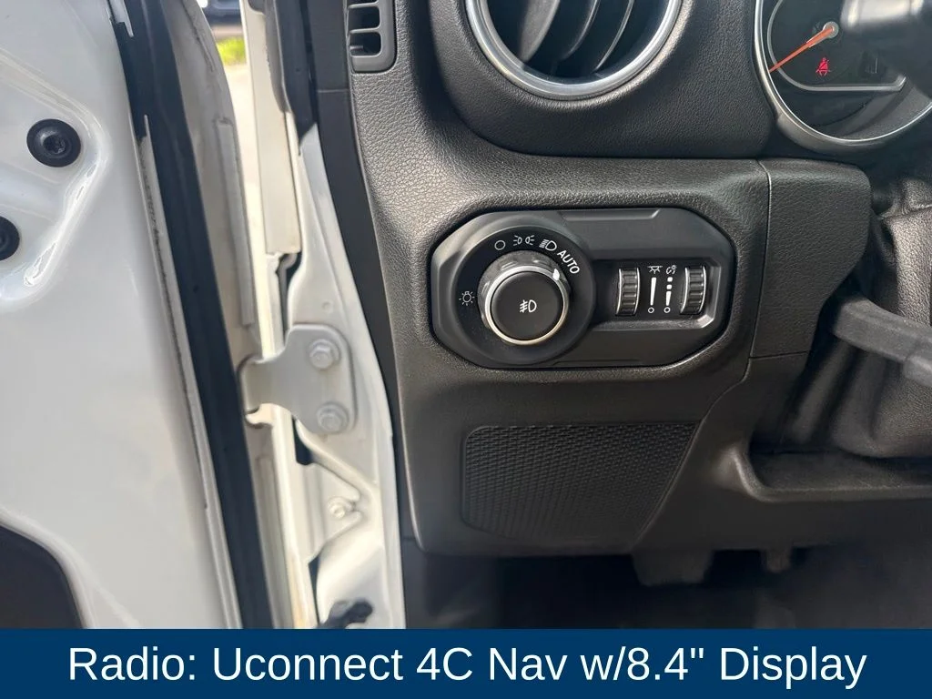 Certified Used 2018 Bright White Clearcoat Jeep Unlimited Sahara image 19