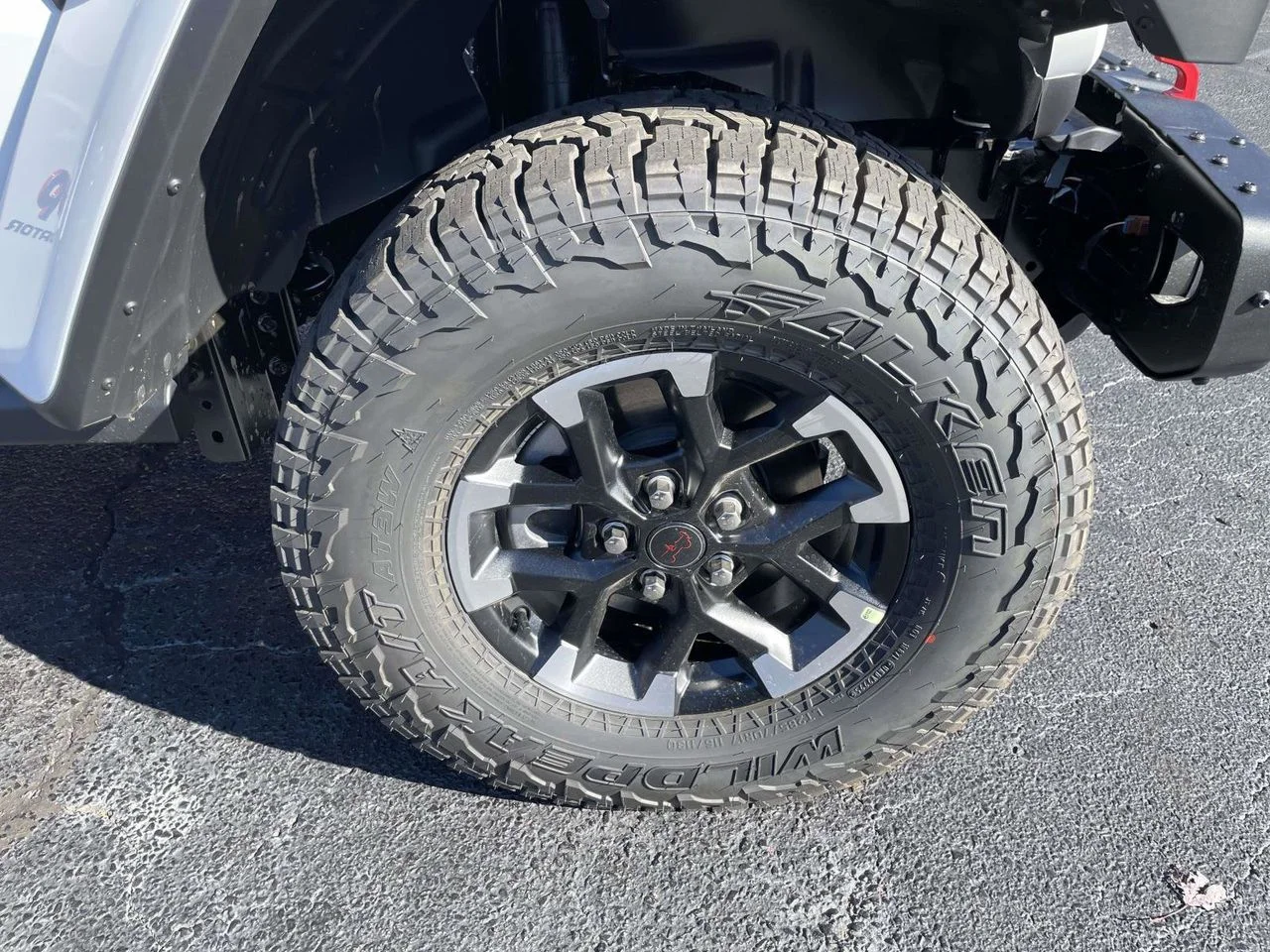 New 2026 Bright White Clear-Coat Exterior Paint Jeep Rubicon X image 35