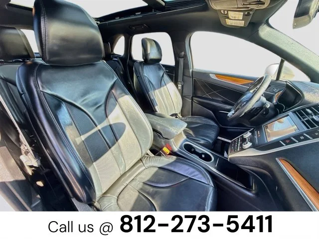 Used 2019 White Lincoln Select image 29