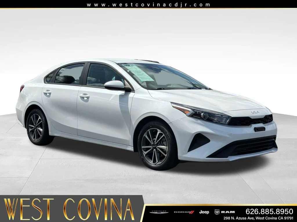 2023 Kia Forte LXS AT's photo