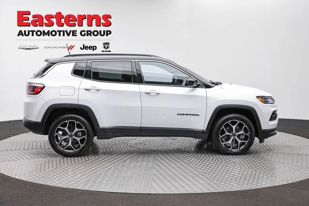 Used 2025 White Jeep Limited image 4