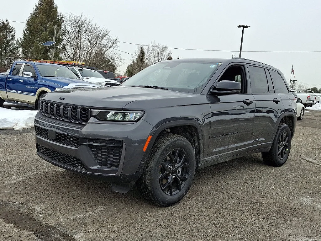 New 2026 Baltic Gray Metallic Clear-Coat Exterior Paint Jeep Laredo Altitude image 4