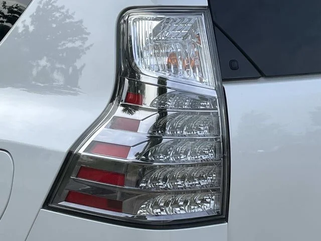 Used 2022 White Lexus 460 image 10