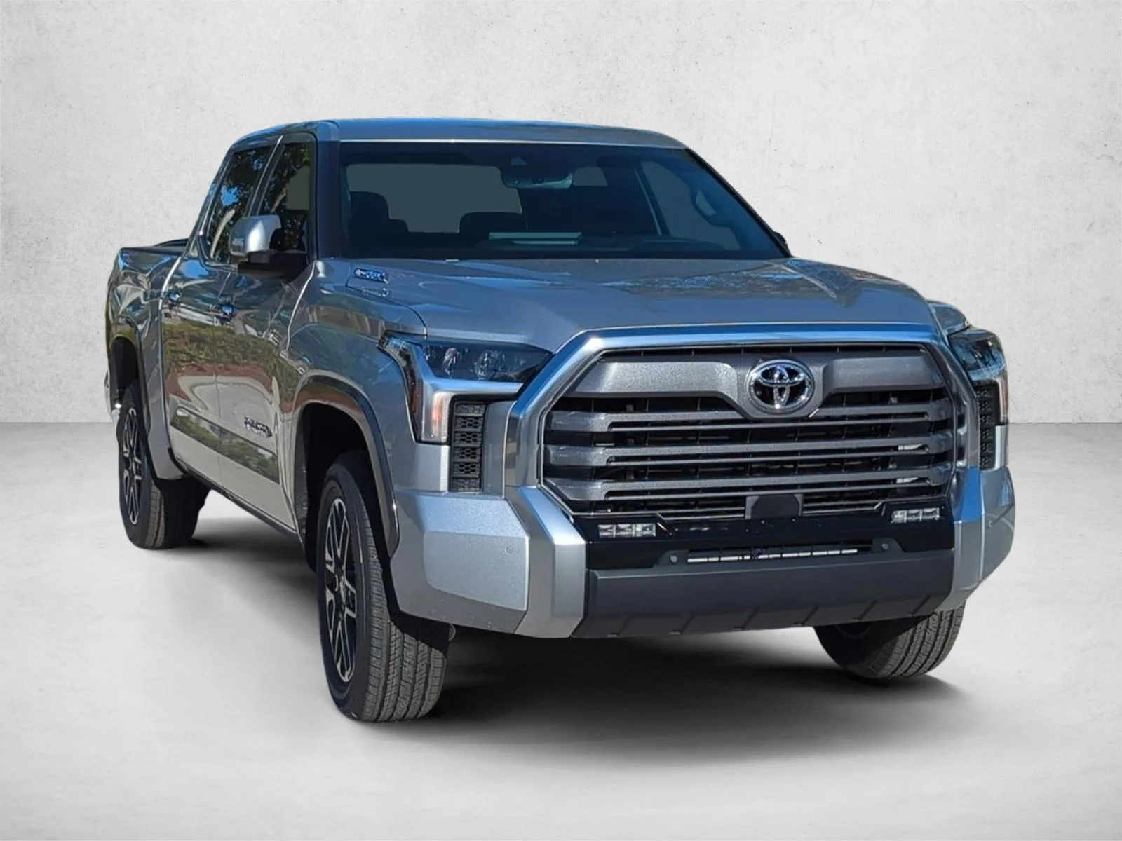 2025 Toyota Tundra Limited - Photo 7