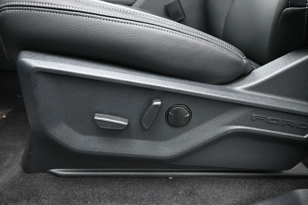 New 2026 Agate Black Metallic Ford XLT image 10
