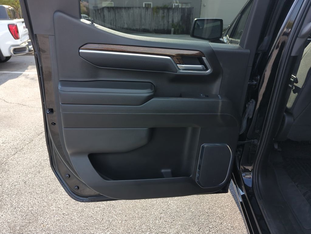 Used 2025 Black GMC Elevation image 26