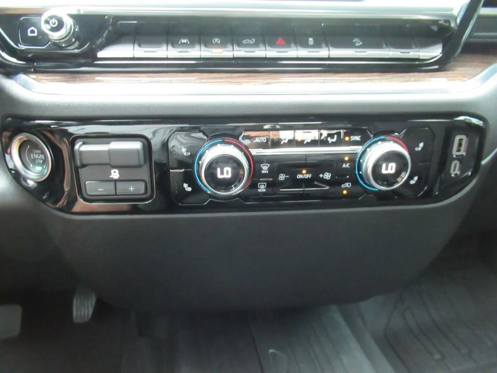 Used 2024 White GMC Elevation image 23